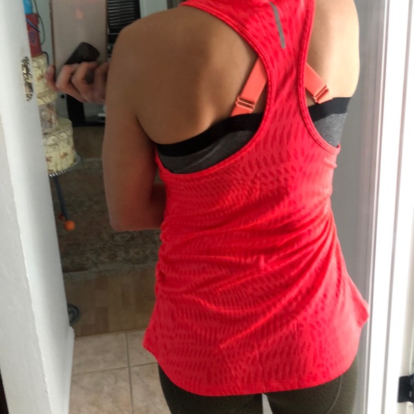 New Balance workout top - Picture 2 of 3